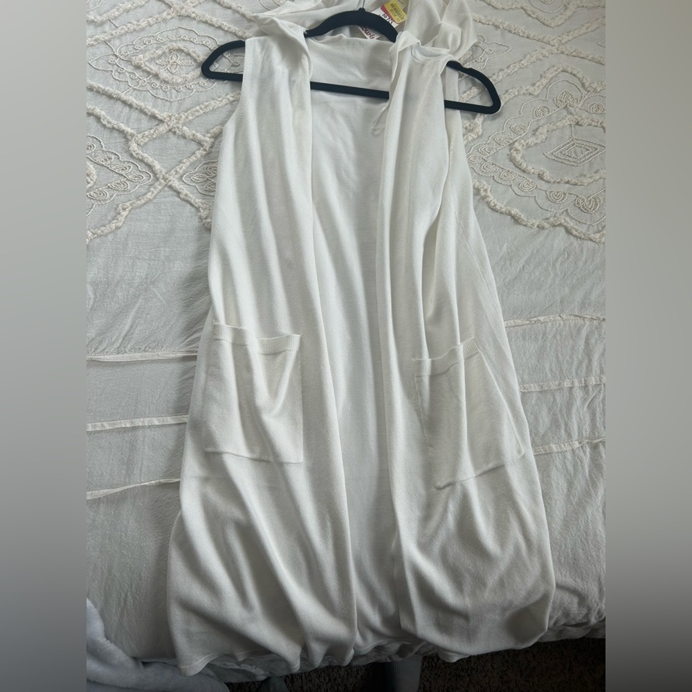 Sleeveless cardigan